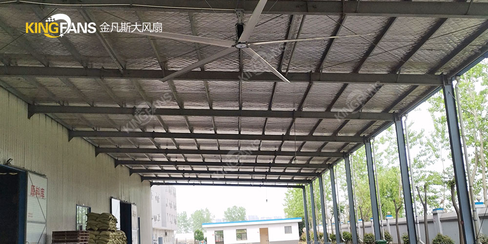 倉庫裝卸區(qū)員工降溫大風(fēng)扇